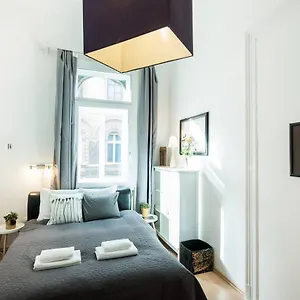 Cosy And Central With 4 Bedrooms And A/c Budapest